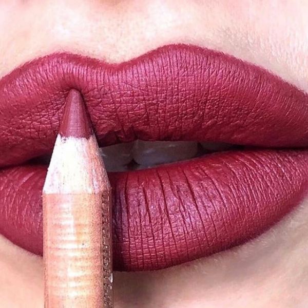 Miss Taisia Lip pencil dark burgundy No. 781